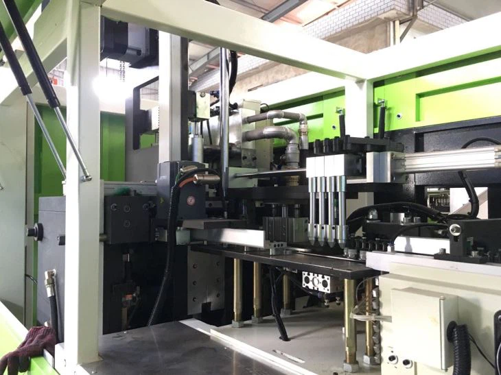 4 Cavity Energy-saving Full-automatic Bottle Blower 3